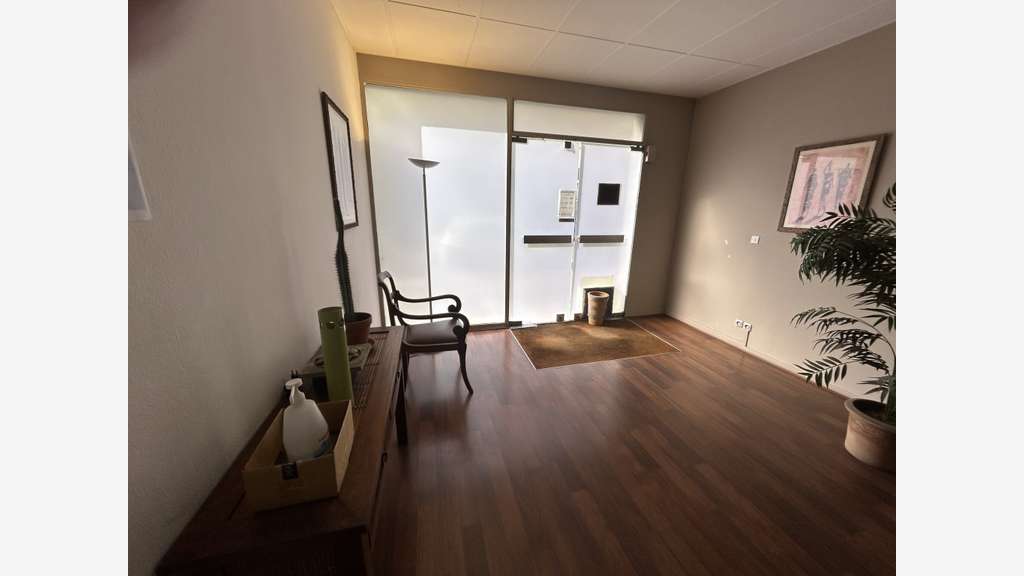 Loue local 76m² en RDC à Lyon 69006 Rue Tête d'or