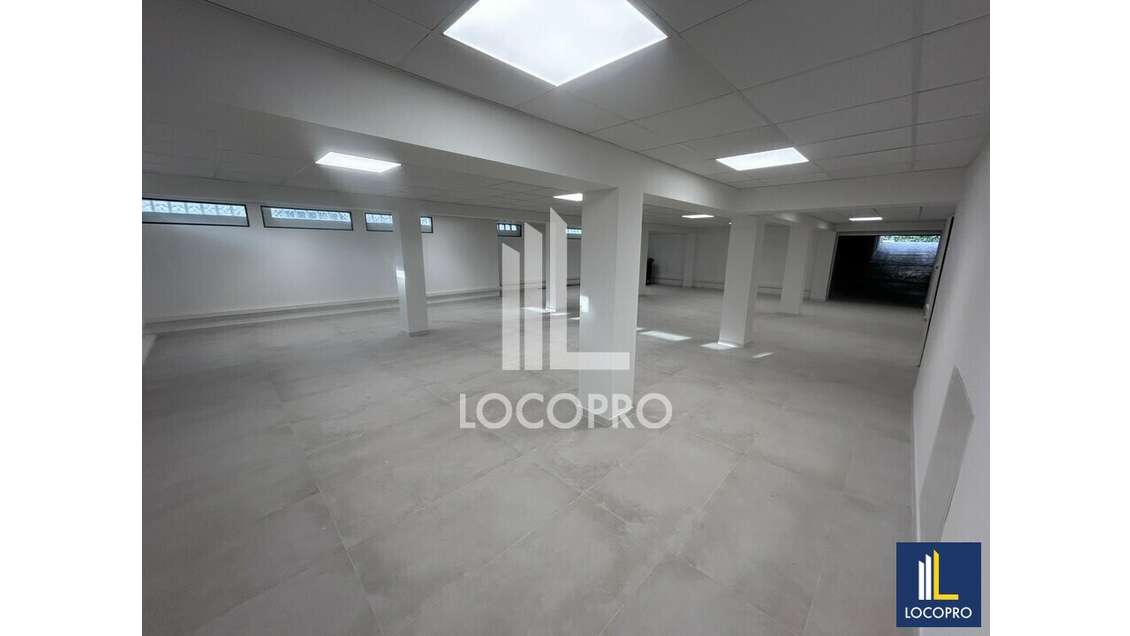 A louer local d'activité 210m² à Cagnes-sur-Mer