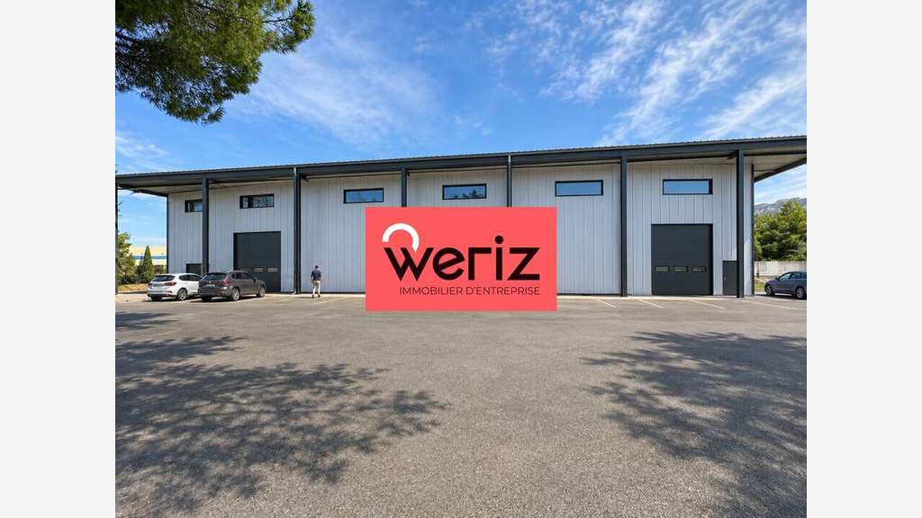 Local d'activité 418m² à louer à Aubagne