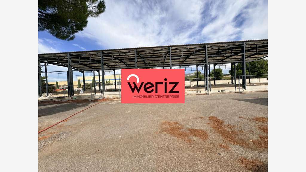 Local d'activité 418m² à louer à Aubagne
