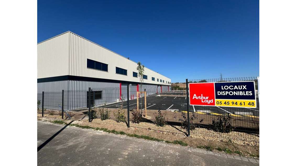 A louer local 540m² ZAC des Montagnes à Champniers