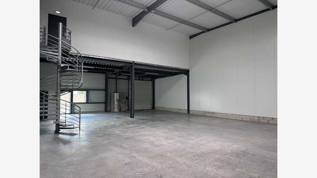 A louer local 540m² ZAC des Montagnes à Champniers