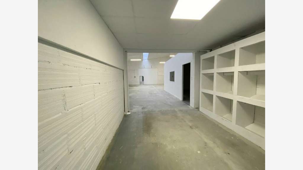 Location local d'activité de 175m² à Castelginest