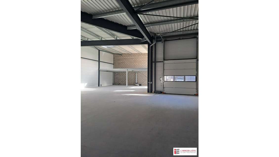 Local d'activité 387m² à louer à Vern-sur-Seiche 