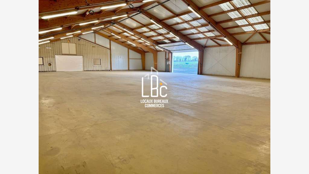 Loue local d'activité de 595m² à Divatte-sur-Loire