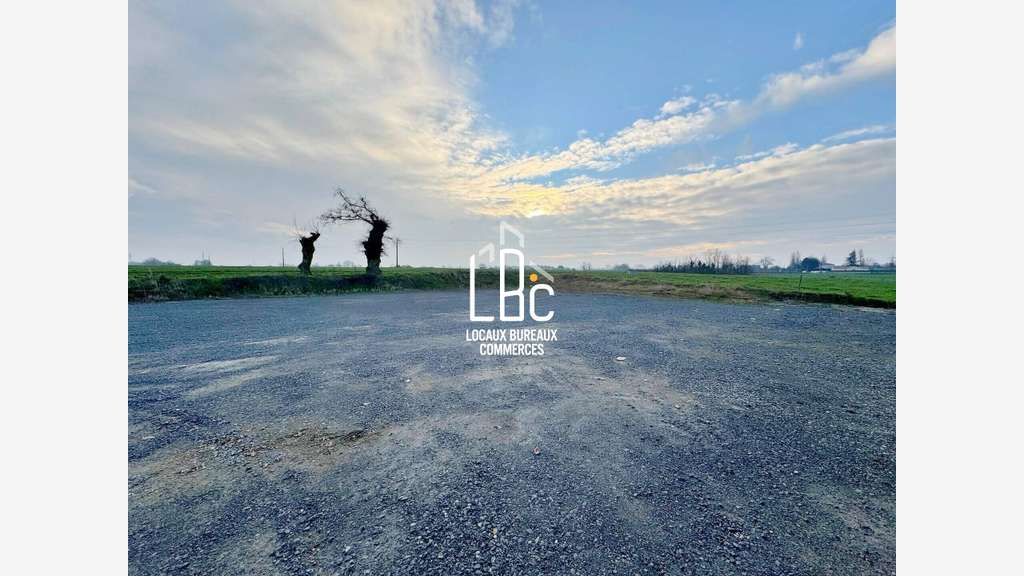 Loue local d'activité de 595m² à Divatte-sur-Loire