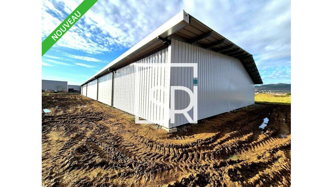 Local d'activité neuf 1440m² à louer à Combronde