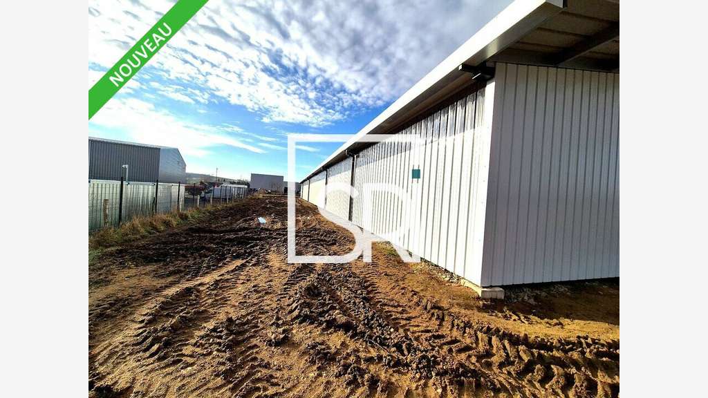 Local d'activité neuf 1440m² à louer à Combronde