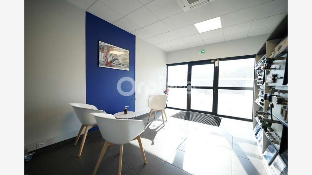 A louer cellule d'activité 889m² à Vaulx-en-Velin