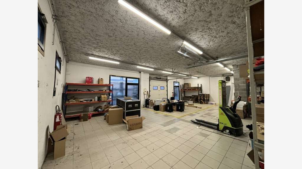 A louer local d'activité 172m² à Limas