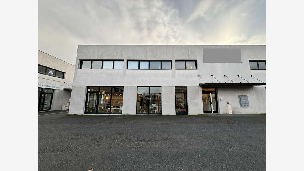 A louer local d'activité 172m² à Limas