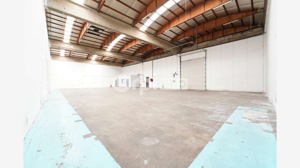 A louer local d'activité 540m² à Saint-Priest