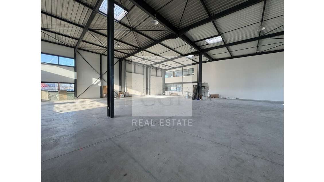 A louer local d'activité 850m² à Chaponnay A46