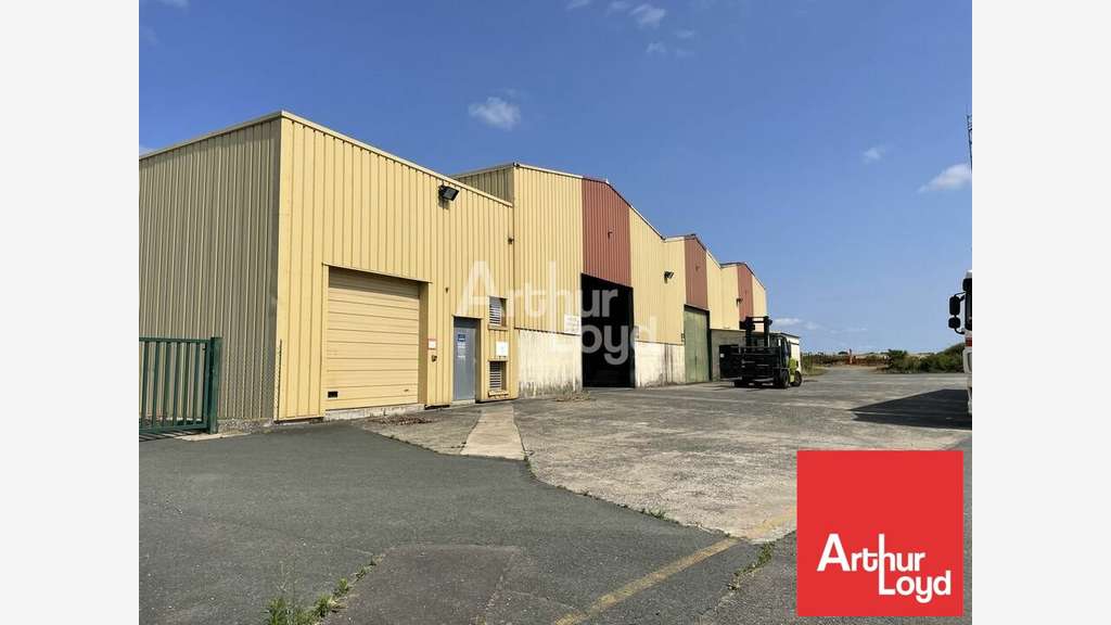 Local d'activité 4350m² à louer à Chizé