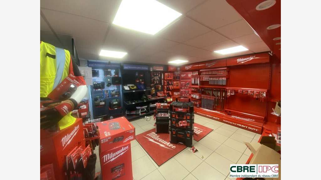A louer local d'activité de 980m² à Dax Sablar