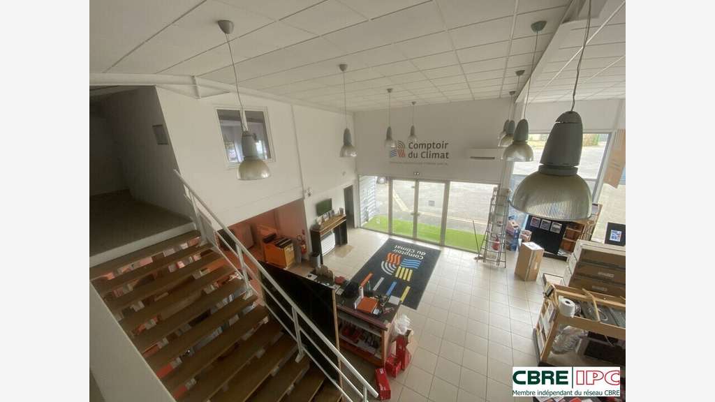 A louer local d'activité de 980m² à Dax Sablar
