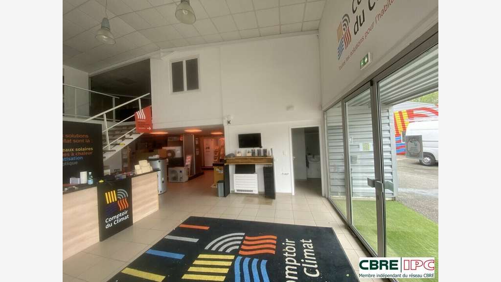 A louer local d'activité de 980m² à Dax Sablar