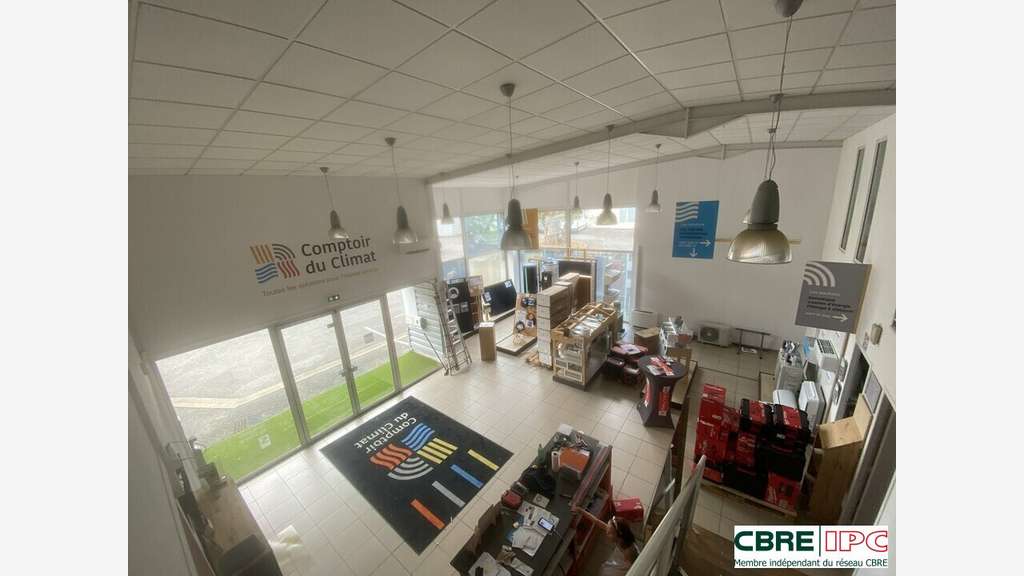 A louer local d'activité de 980m² à Dax Sablar