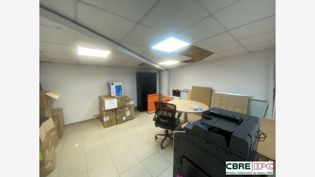 A louer local d'activité de 980m² à Dax Sablar