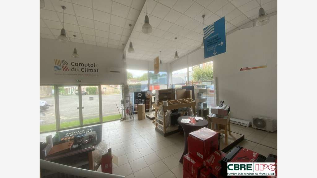 A louer local d'activité de 980m² à Dax Sablar
