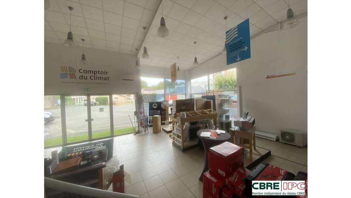 A louer local d'activité de 980m² à Dax Sablar