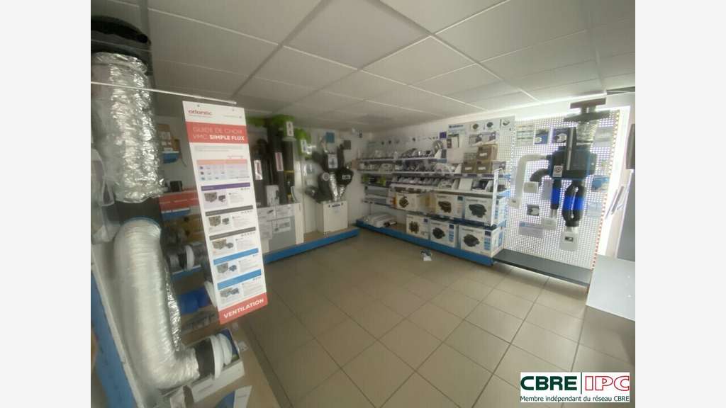 A louer local d'activité de 980m² à Dax Sablar