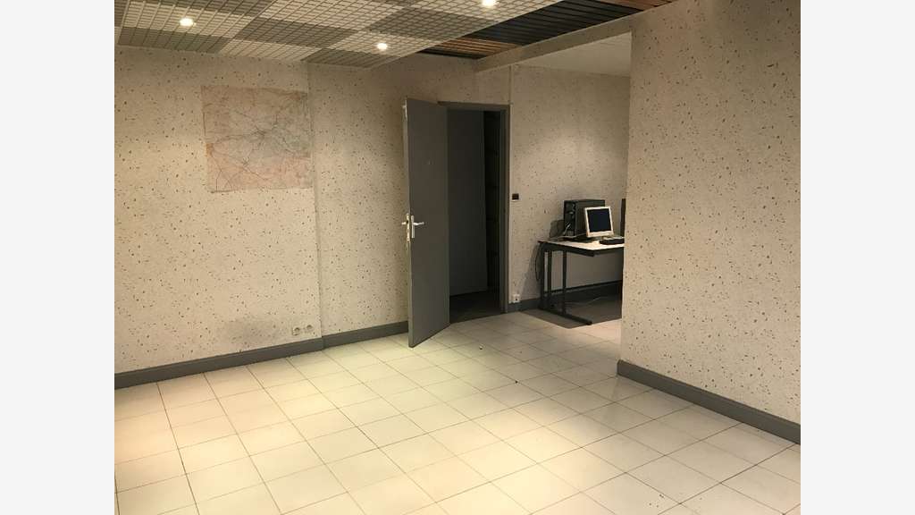 Loue local d'activité 300m² à 10'' d'Angers Nord 