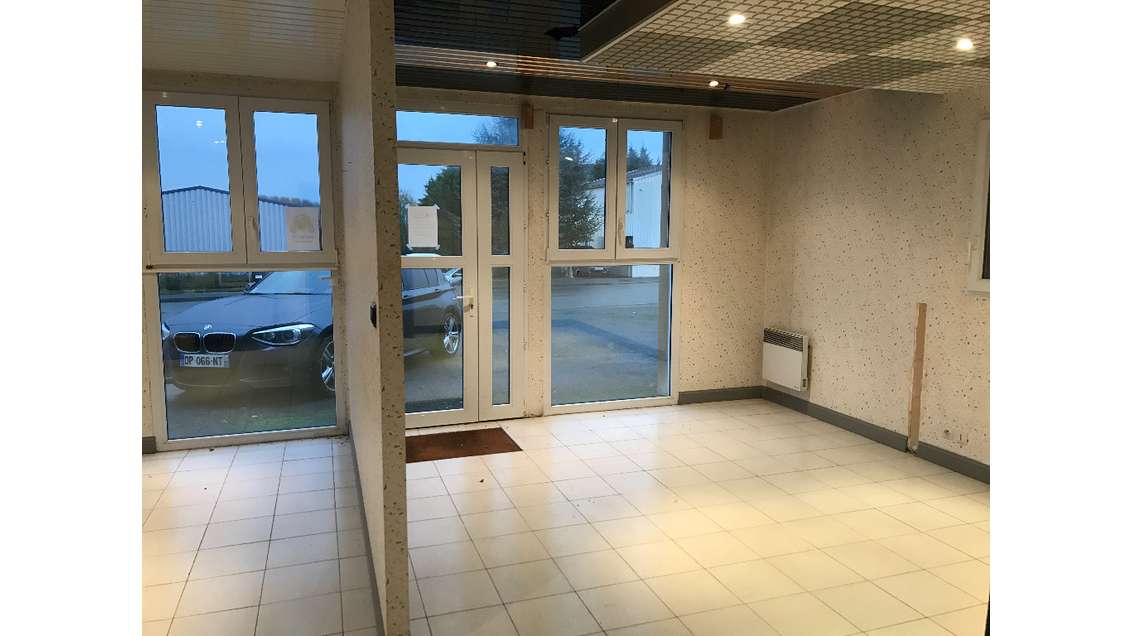 Loue local d'activité 300m² à 10'' d'Angers Nord 