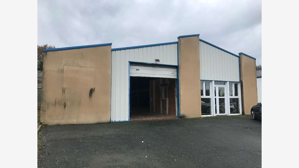 Loue local d'activité 300m² à 10'' d'Angers Nord 