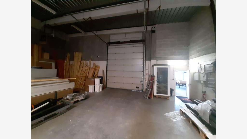 À louer local d'activités 690m² à Argenteuil 