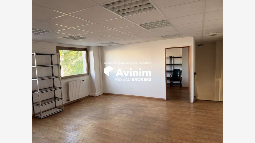 A louer local d'activité 700m² à Argenteuil A15