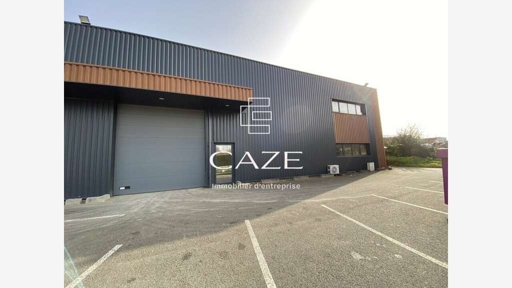 Local 221m² à louer proche rocade à Artigues