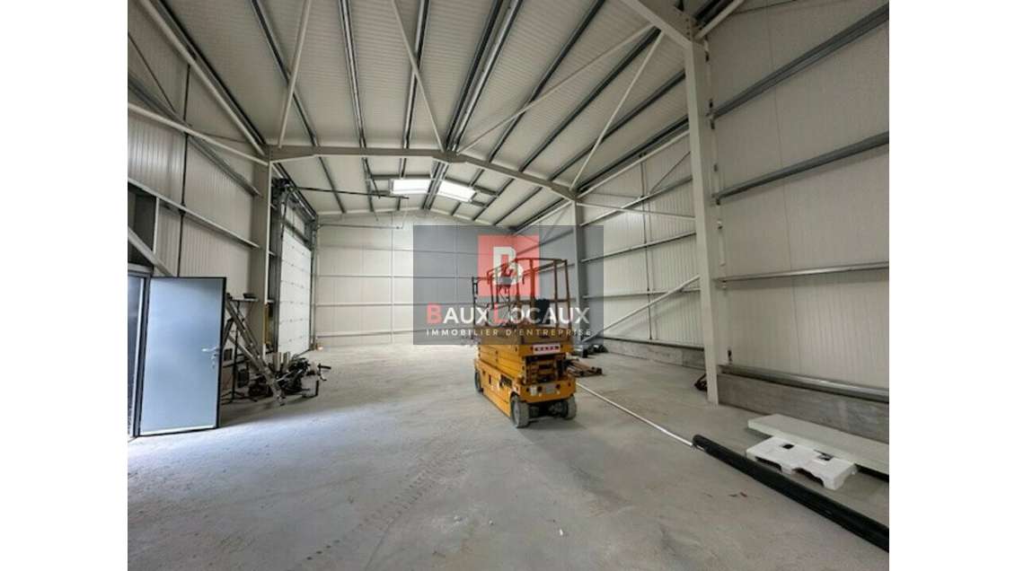 A louer local 120m² à St-Andiol Parc Crau Durance