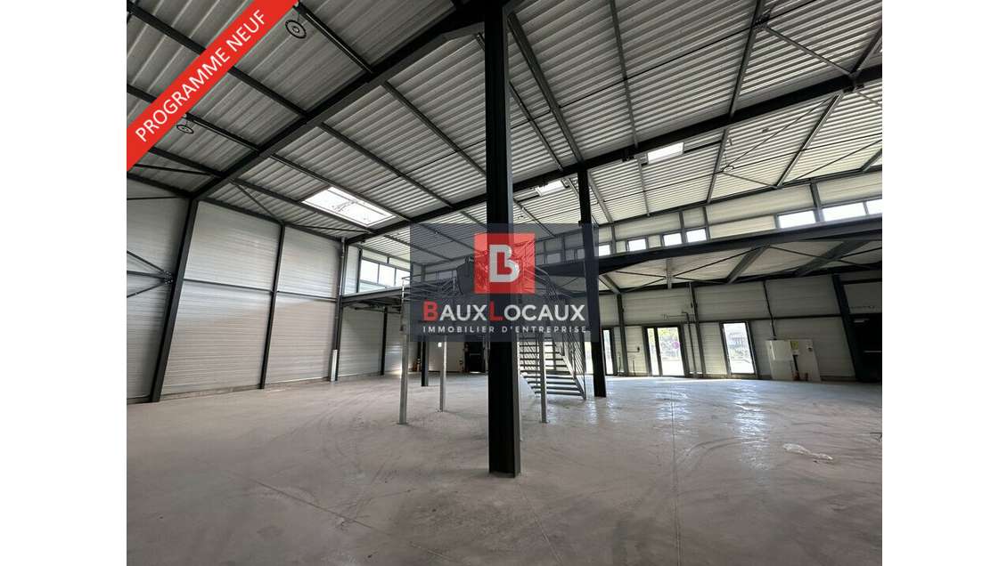Local d'activité 940m² à louer zone de Vedène