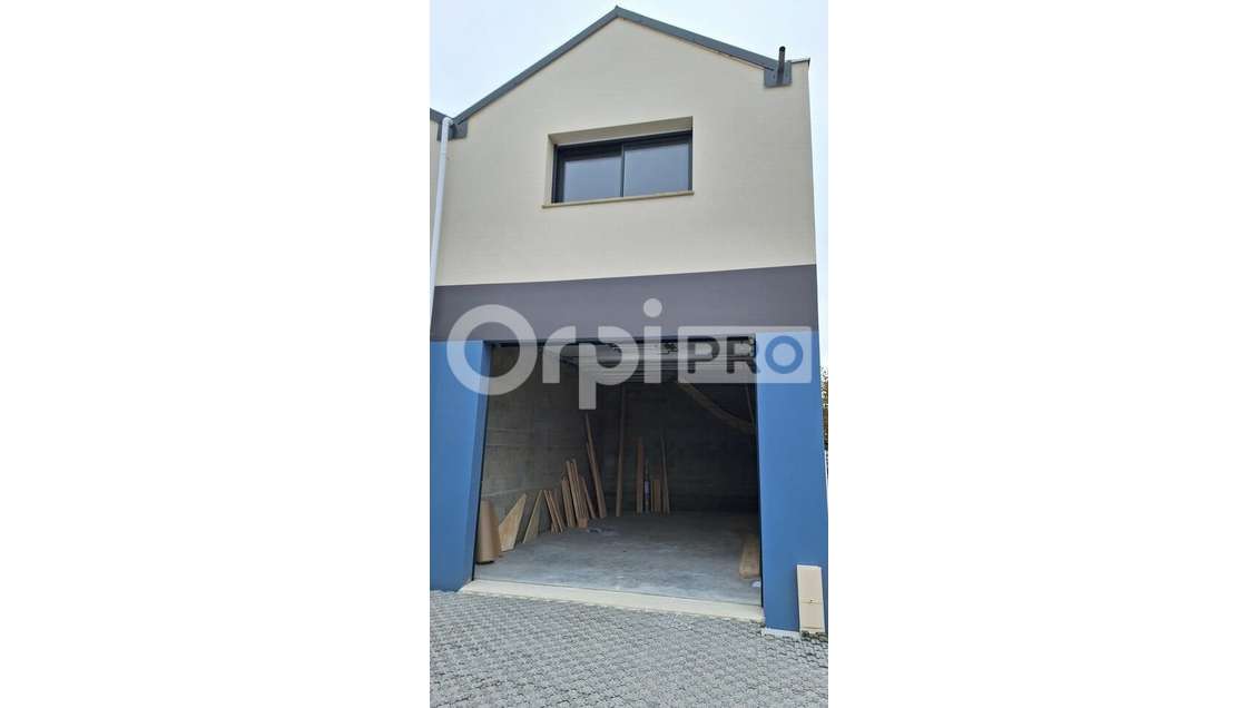 A louer local 76m² à Batz-sur-Mer zone du Poulgo