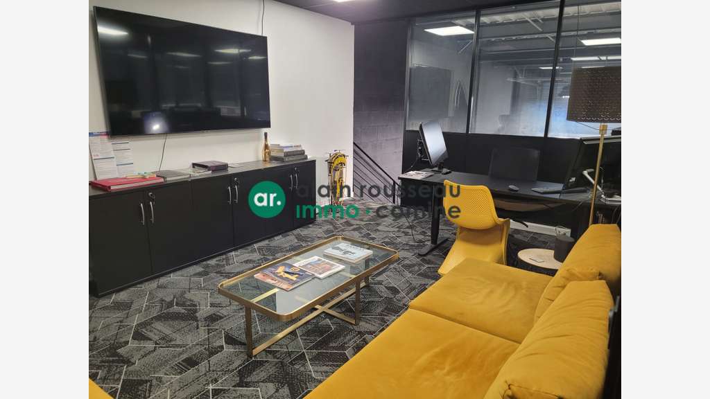 A louer local avec bureaux axe Orvault Sautron