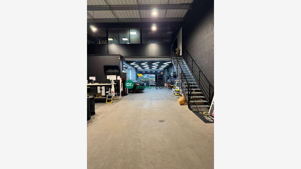 A louer local avec bureaux axe Orvault Sautron