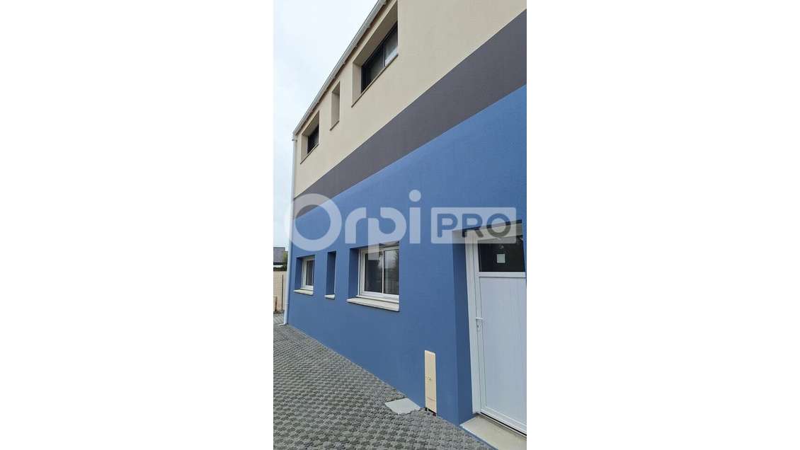 A louer local 238m² à Batz-sur-Mer zone du Poulgo