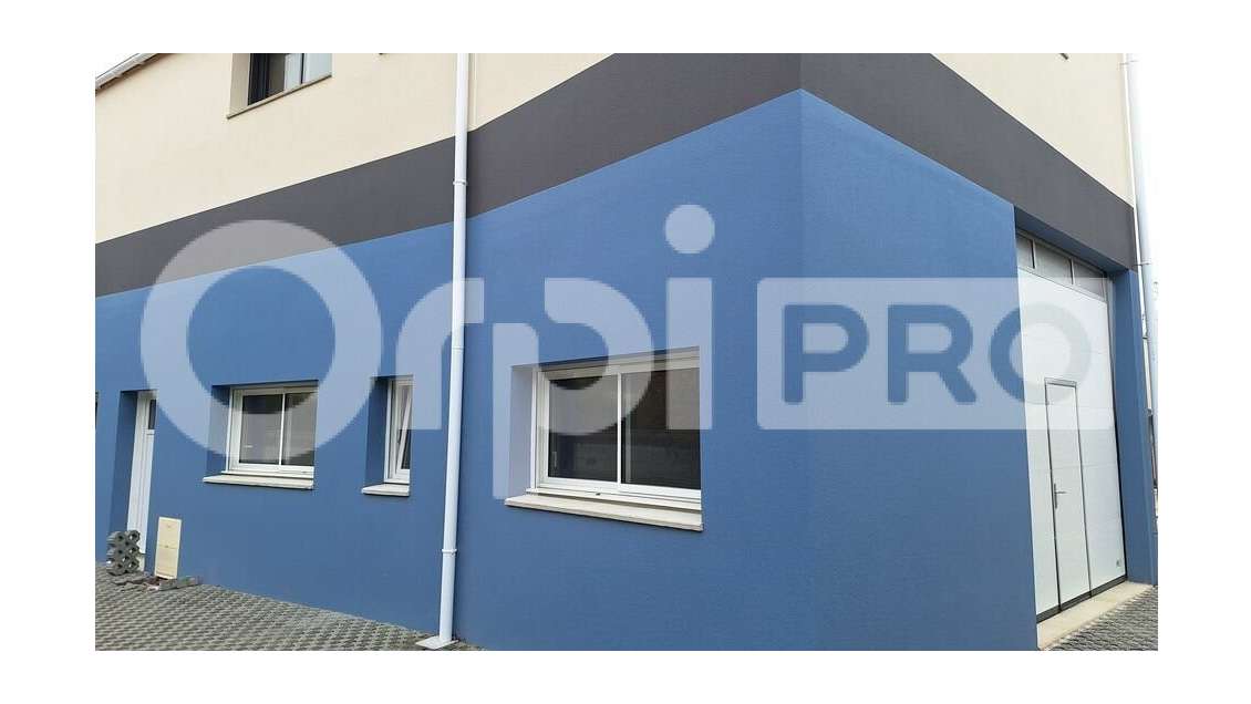 A louer local  111m² à Batz-sur-Mer zone du Poulgo