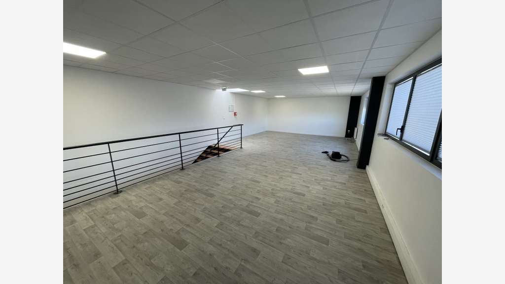 Locaux 236m² à louer à Cormeilles-en-Parisis