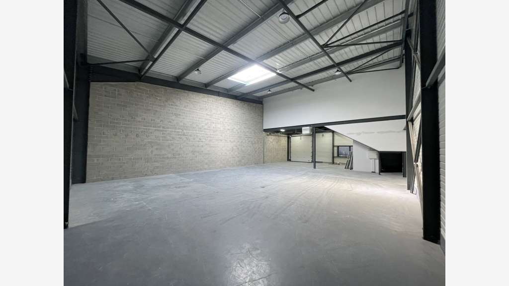 Locaux 236m² à louer à Cormeilles-en-Parisis