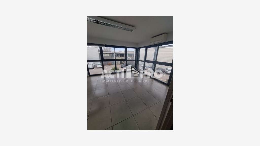 À louer locaux d'activité 805m² à Perpignan