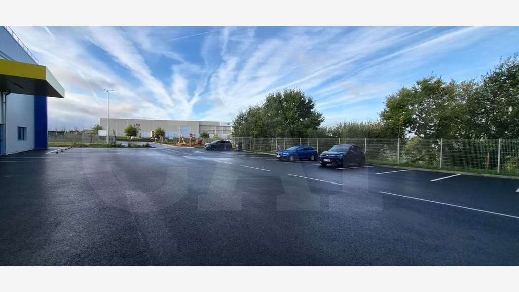 A louer local d’activité neuf 1700m² à Bédée