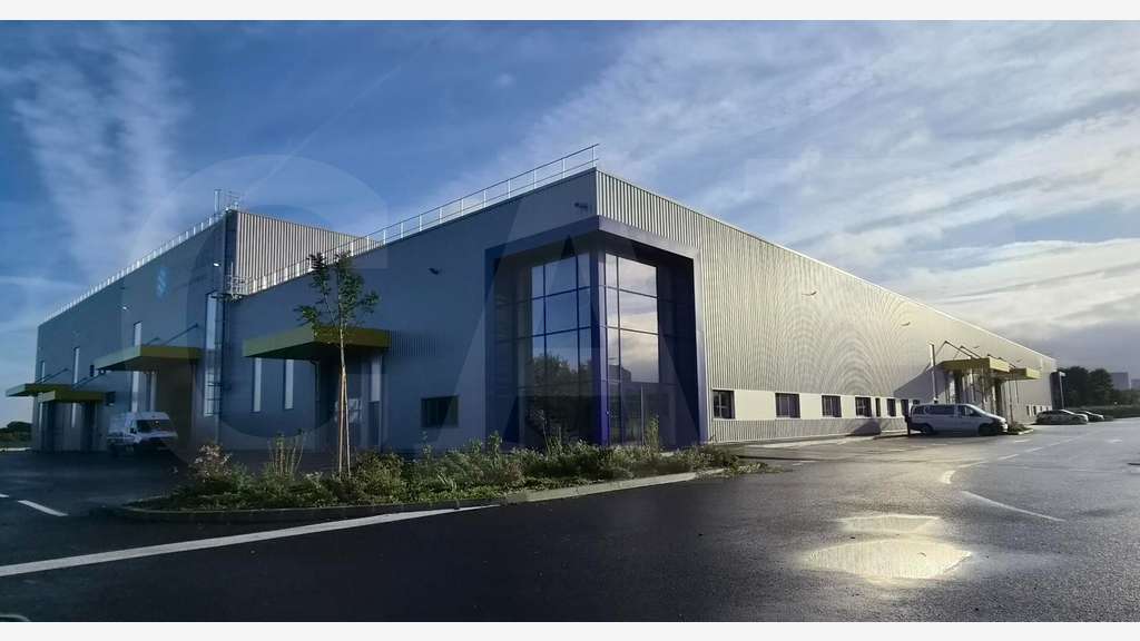 A louer local d’activité neuf 1700m² à Bédée