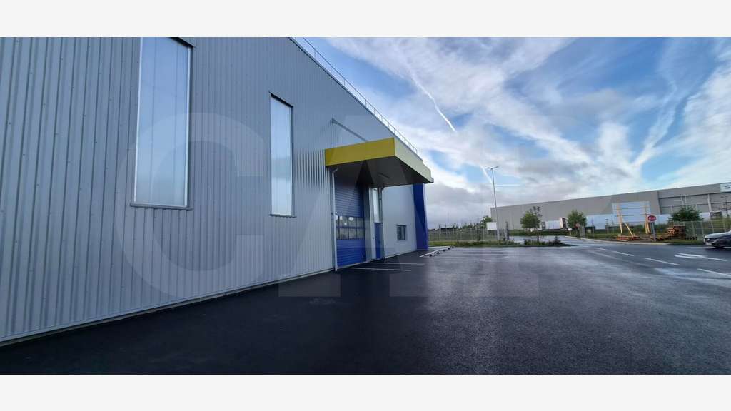A louer local d’activité neuf 1700m² à Bédée