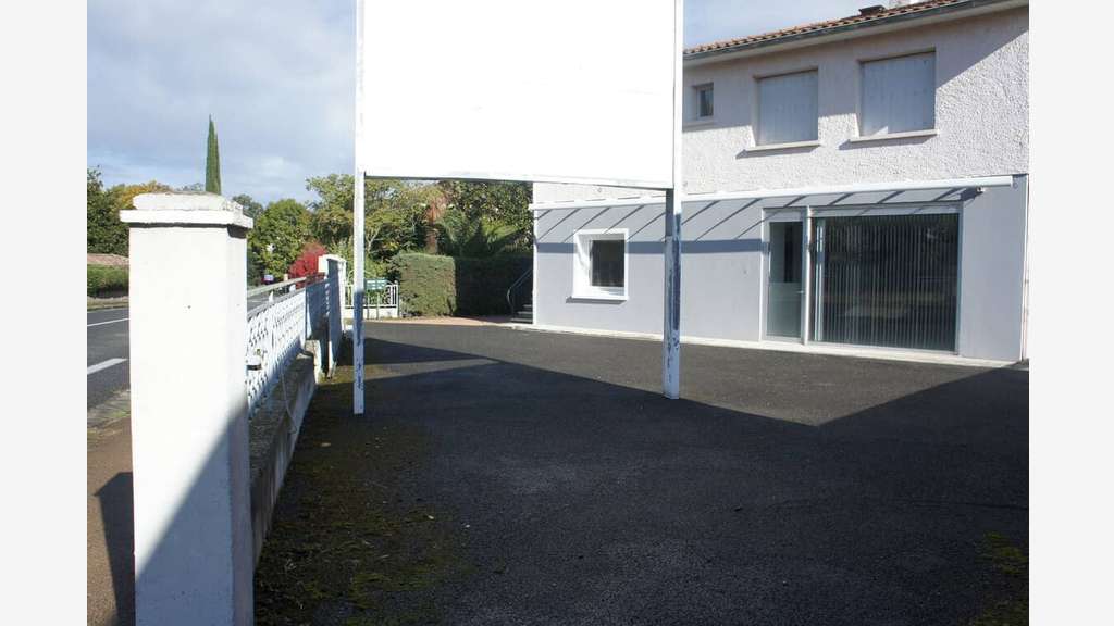 À louer local d'activités 300m² à Pamiers  
