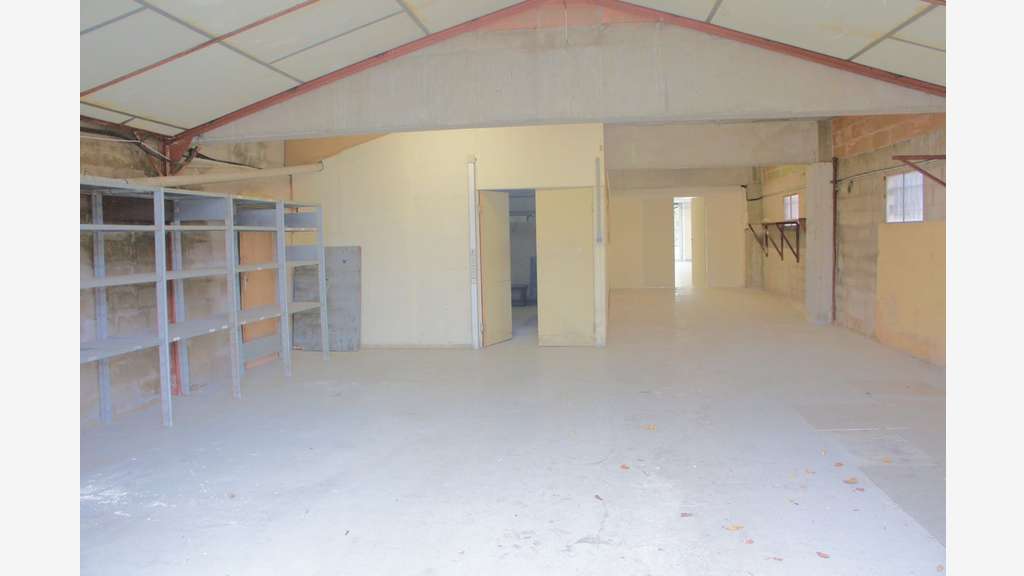 À louer local d'activités 300m² à Pamiers  