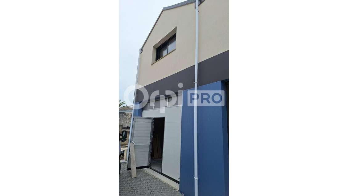 A louer local 66m² à Batz-sur-Mer zone du Poulgo