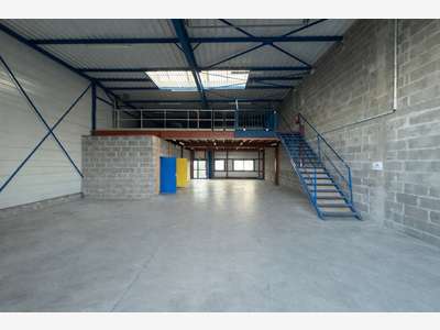 Local d'activité 312m² à louer à Beaucouzé