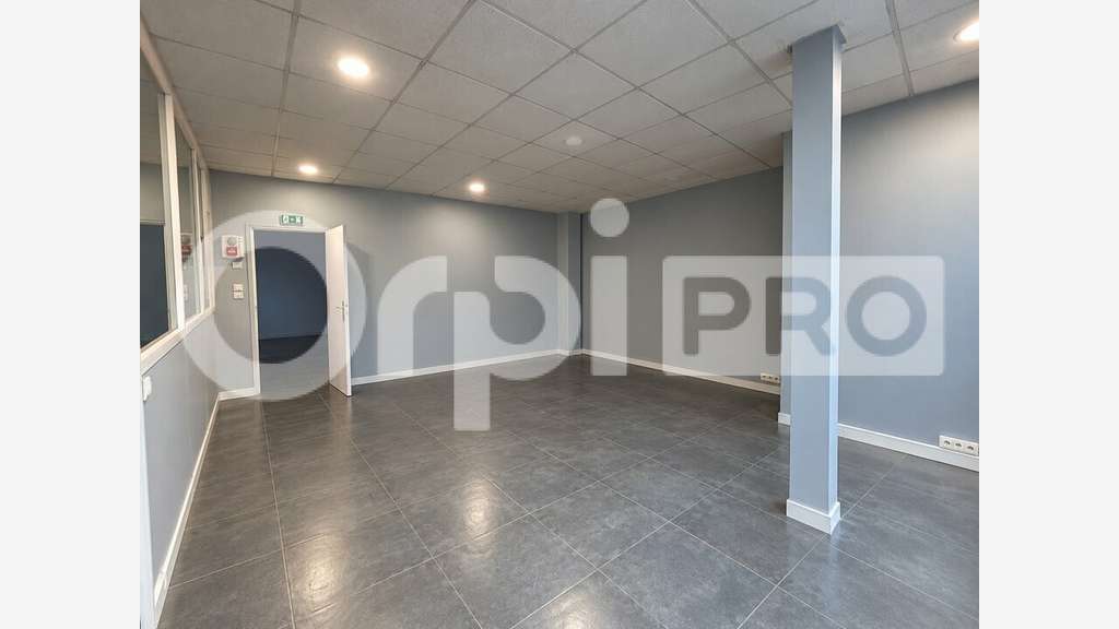 A louer local commercial 100m² Beauvais L'Avelon